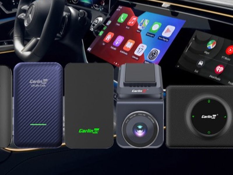 Carlinkit CarPlay-Adapter vor einem Fahrzeug-Display
