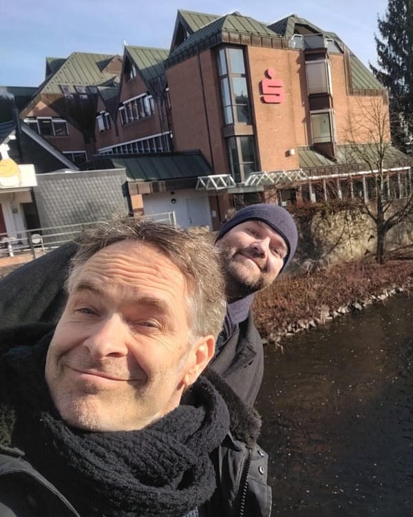 Manuel Lieske und Normen, freier Mitarbeiter bei Familie elektrisiert