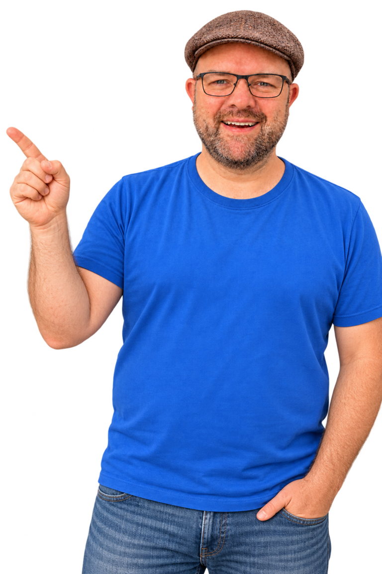 Manuel Lieske zeigt auf das Mediakit von Familie elektrisiert